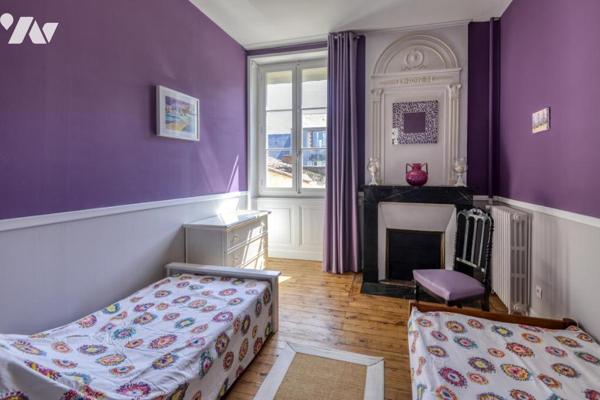 À vendre Ancenis quartier très recherché- maison de caractère- 6 chambres - piscine-862m² de jardin 