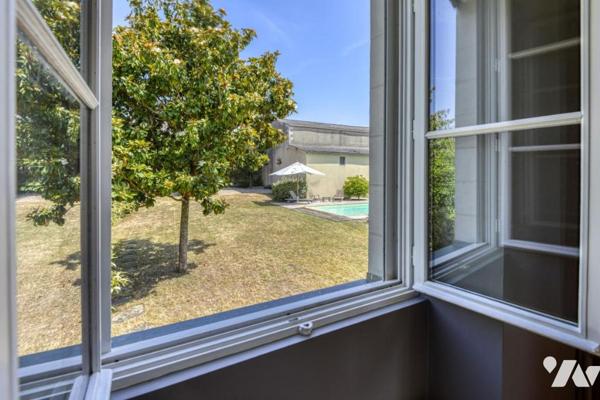 À vendre Ancenis quartier très recherché- maison de caractère- 6 chambres - piscine-862m² de jardin 
