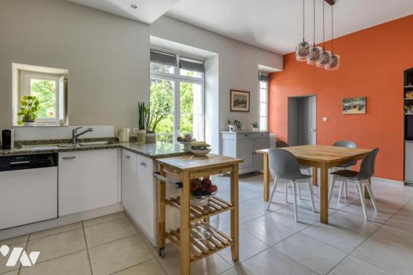 À vendre Ancenis quartier très recherché- maison de caractère- 6 chambres - piscine-862m² de jardin 