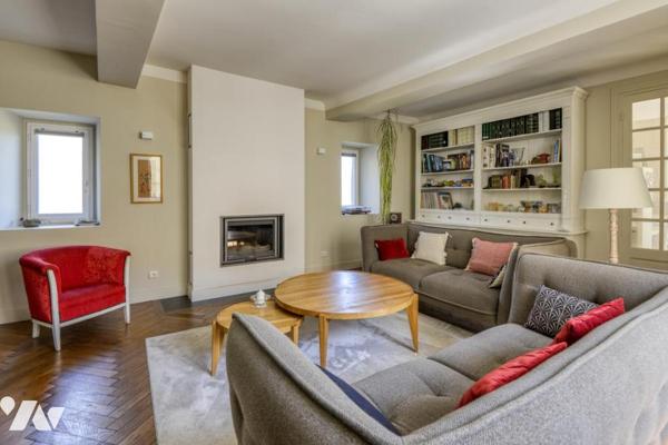 À vendre Ancenis quartier très recherché- maison de caractère- 6 chambres - piscine-862m² de jardin 
