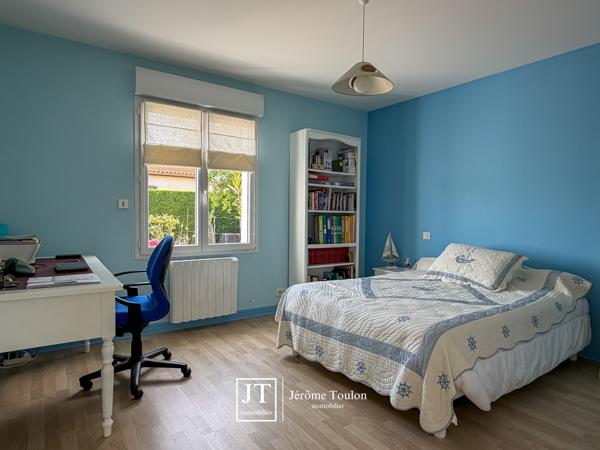 Maison
                                                                                                                                                                                                                                                                                                                        5 pièce(s)                                                                                                                                                                                                          3 chambre(s)                                                                                                                                                                                                          137  m²