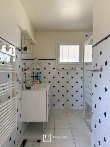 Maison
                                                                                                                                                                                                                                                                                                                        5 pièce(s)                                                                                                                                                                                                          3 chambre(s)                                                                                                                                                                                                          137  m²