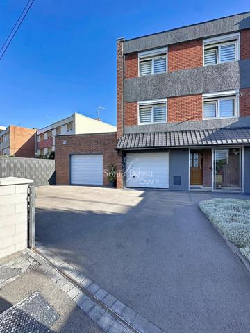 MAISON FAMILIALE SEMI INDIVIDUELLE STYLE BEL ETAGE 4 CHAMBRES + 2 GARAGES