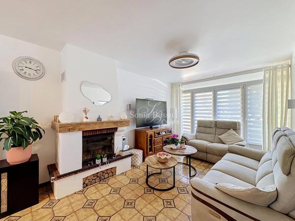 MAISON FAMILIALE SEMI INDIVIDUELLE STYLE BEL ETAGE 4 CHAMBRES + 2 GARAGES