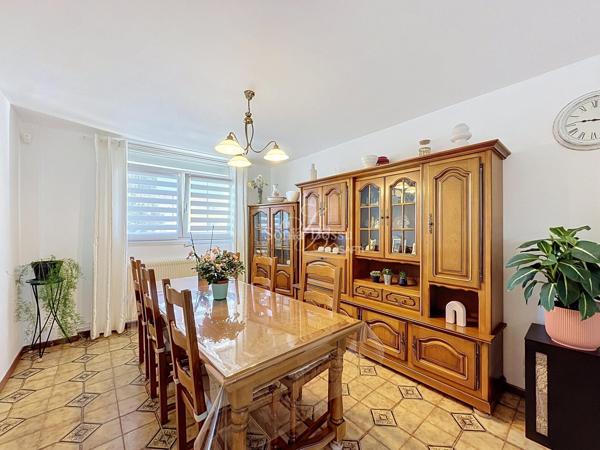 MAISON FAMILIALE SEMI INDIVIDUELLE STYLE BEL ETAGE 4 CHAMBRES + 2 GARAGES