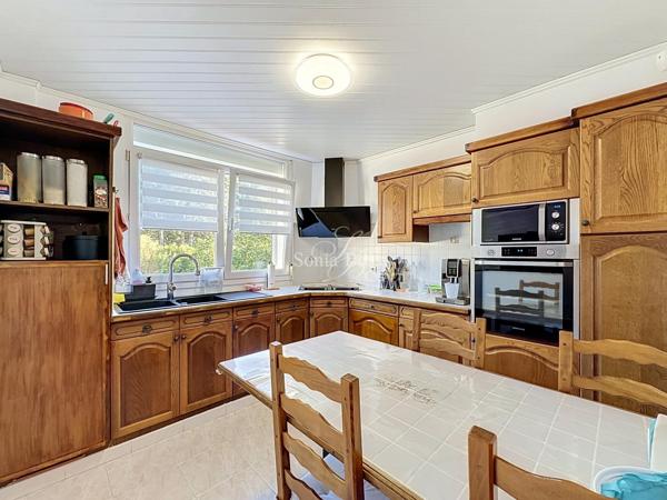 MAISON FAMILIALE SEMI INDIVIDUELLE STYLE BEL ETAGE 4 CHAMBRES + 2 GARAGES