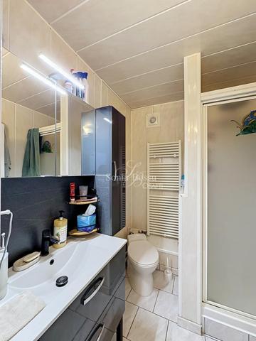 MAISON FAMILIALE SEMI INDIVIDUELLE STYLE BEL ETAGE 4 CHAMBRES + 2 GARAGES