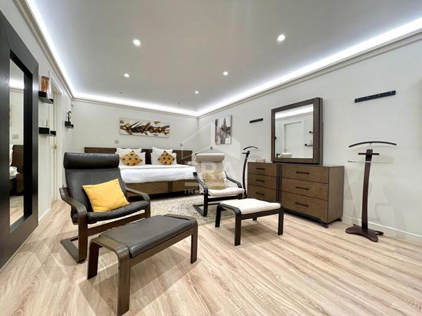 APPARTEMENT LUXUEUX DE TYPE 4 PIECES.