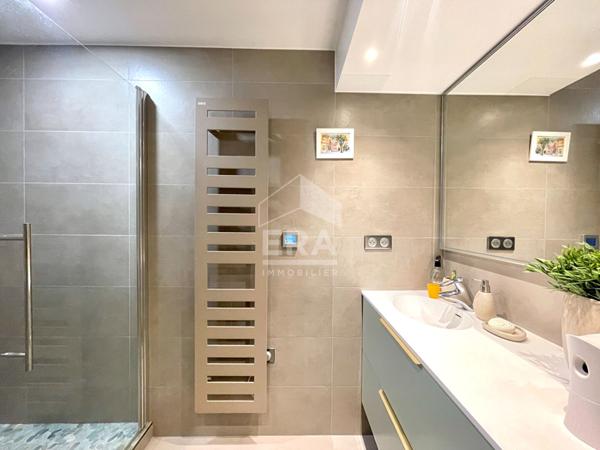 APPARTEMENT LUXUEUX DE TYPE 4 PIECES.