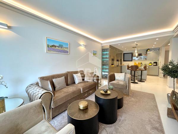 APPARTEMENT LUXUEUX DE TYPE 4 PIECES.