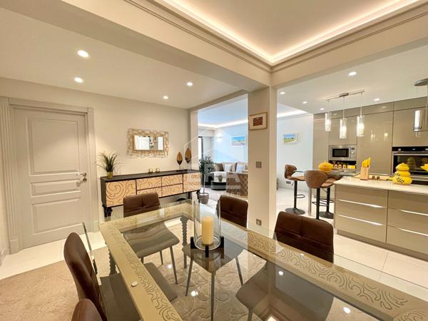 APPARTEMENT LUXUEUX DE TYPE 4 PIECES.