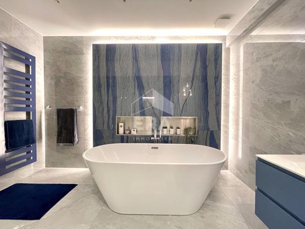 APPARTEMENT LUXUEUX DE TYPE 4 PIECES.