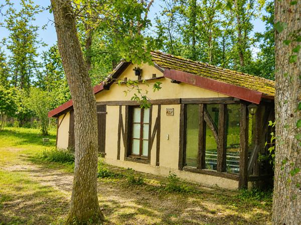 Propriété familiale neuve avec dépendance