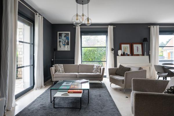 CHAMBRAY-LÈS-TOURS 37170 – MAISON CONTEMPORAINE RÉNOVÉE – 200 m² – 5 CHAMBRES – SOUS-SOL AMÉNAGÉ – JARDIN 980 m² – GARAGE DOUBLE