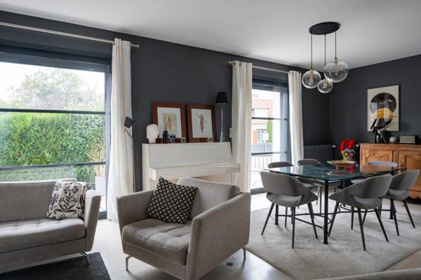 CHAMBRAY-LÈS-TOURS 37170 – MAISON CONTEMPORAINE RÉNOVÉE – 200 m² – 5 CHAMBRES – SOUS-SOL AMÉNAGÉ – JARDIN 980 m² – GARAGE DOUBLE