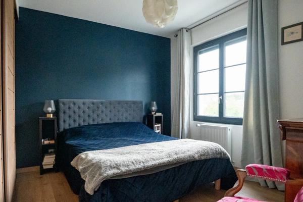 CHAMBRAY-LÈS-TOURS 37170 – MAISON CONTEMPORAINE RÉNOVÉE – 200 m² – 5 CHAMBRES – SOUS-SOL AMÉNAGÉ – JARDIN 980 m² – GARAGE DOUBLE