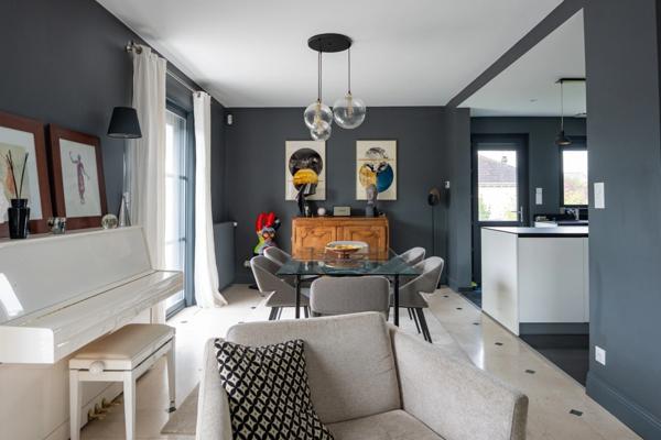 CHAMBRAY-LÈS-TOURS 37170 – MAISON CONTEMPORAINE RÉNOVÉE – 200 m² – 5 CHAMBRES – SOUS-SOL AMÉNAGÉ – JARDIN 980 m² – GARAGE DOUBLE