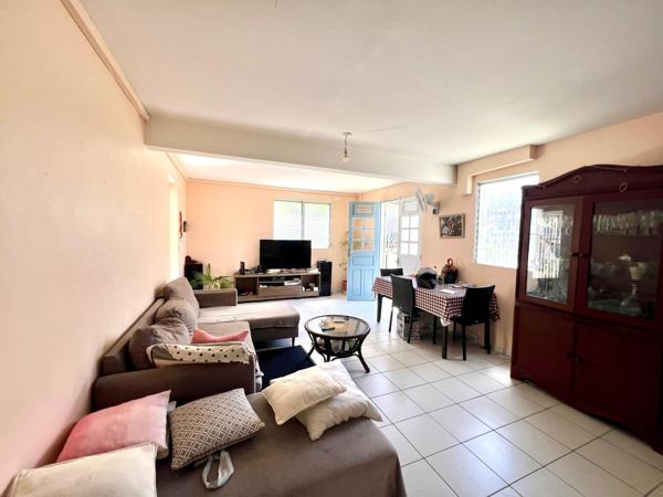 Grande maison avec potentiel locatif, garage