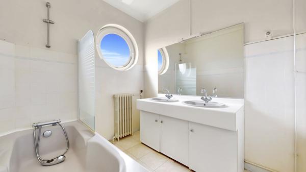 Rillieux-la-Pape (69140) VANCIA MAISON 165 m² 4 CHAMBRES SUR TERRAIN CLOS DE 392 m²