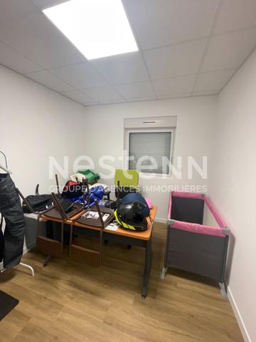Bureaux  neufs climatisés,Plougoumelen , deux bureaux et une salle de réunion 75 m2