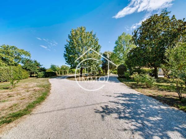 PRIGONRIEUX : Magnifique périgourdine 12 pièces de 331m² avec piscine et accès dordogne