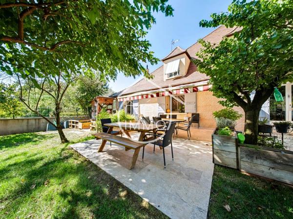 PRIGONRIEUX : Magnifique périgourdine 12 pièces de 331m² avec piscine et accès dordogne