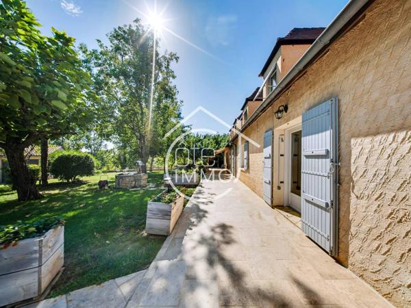 PRIGONRIEUX : Magnifique périgourdine 12 pièces de 331m² avec piscine et accès dordogne