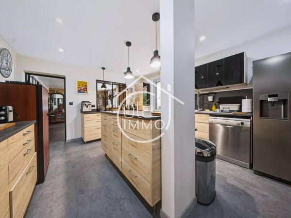 PRIGONRIEUX : Magnifique périgourdine 12 pièces de 331m² avec piscine et accès dordogne