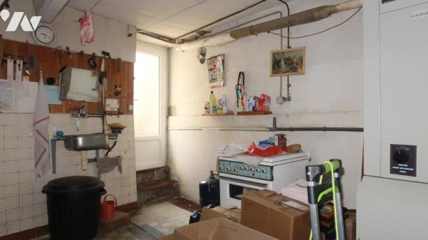 POUZAUGES CENTRE VILLE, GRANDE MAISON D'HABITATION DE 114 m² SUR SOUS-SOL COMPLET + GARAGE.