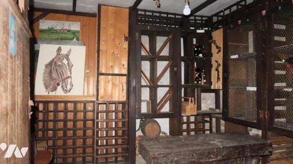 POUZAUGES CENTRE VILLE, GRANDE MAISON D'HABITATION DE 114 m² SUR SOUS-SOL COMPLET + GARAGE.