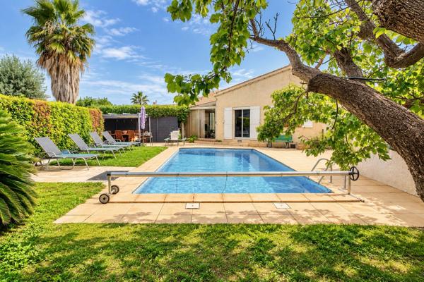 MARIGNANE ? MAISON DE 130 M² AVEC 4 CHAMBRES DONT 2 DE PLAIN-PIED, PISCINE ET JARDIN AVEC CUISINE D'ÉTÉ