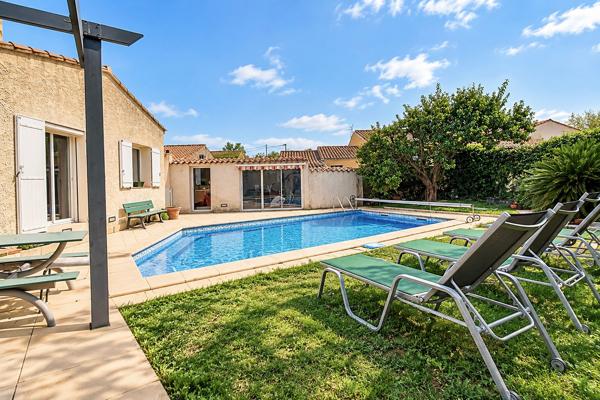 MARIGNANE ? MAISON DE 130 M² AVEC 4 CHAMBRES DONT 2 DE PLAIN-PIED, PISCINE ET JARDIN AVEC CUISINE D'ÉTÉ