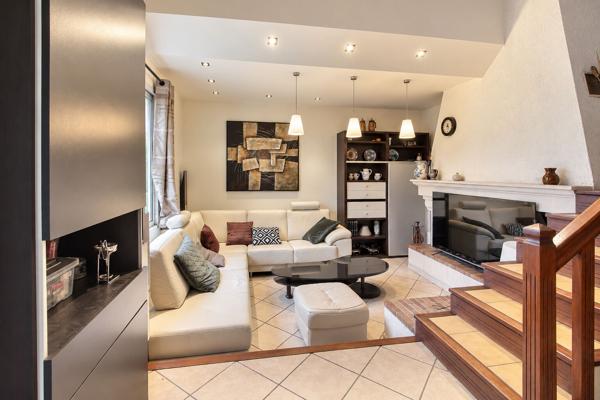 MARIGNANE ? MAISON DE 130 M² AVEC 4 CHAMBRES DONT 2 DE PLAIN-PIED, PISCINE ET JARDIN AVEC CUISINE D'ÉTÉ