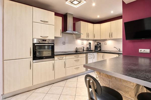 MARIGNANE ? MAISON DE 130 M² AVEC 4 CHAMBRES DONT 2 DE PLAIN-PIED, PISCINE ET JARDIN AVEC CUISINE D'ÉTÉ