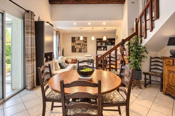MARIGNANE ? MAISON DE 130 M² AVEC 4 CHAMBRES DONT 2 DE PLAIN-PIED, PISCINE ET JARDIN AVEC CUISINE D'ÉTÉ
