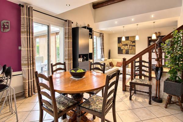 MARIGNANE ? MAISON DE 130 M² AVEC 4 CHAMBRES DONT 2 DE PLAIN-PIED, PISCINE ET JARDIN AVEC CUISINE D'ÉTÉ