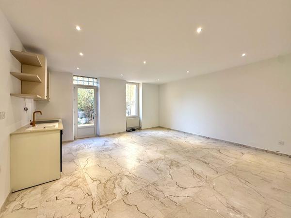 Marseille (13004) À VENDRE – T2 RÉNOVÉ AVEC GRANDE TERRASSE – MARSEILLE 13004