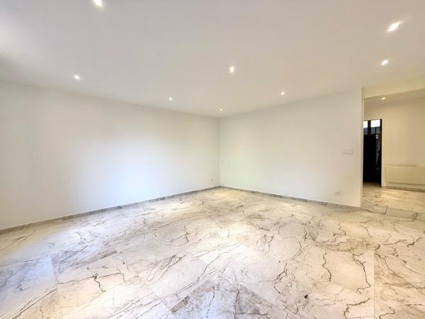 Marseille (13004) À VENDRE – T2 RÉNOVÉ AVEC GRANDE TERRASSE – MARSEILLE 13004