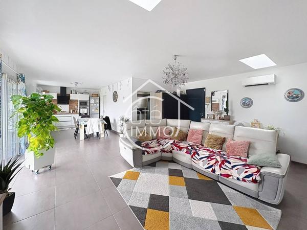 Port Sainte Foy : Maison de plain pied de 92m2  avec piscine  sur terrain de 3000m2.