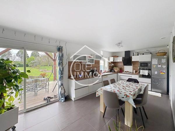 Port Sainte Foy : Maison de plain pied de 92m2  avec piscine  sur terrain de 3000m2.