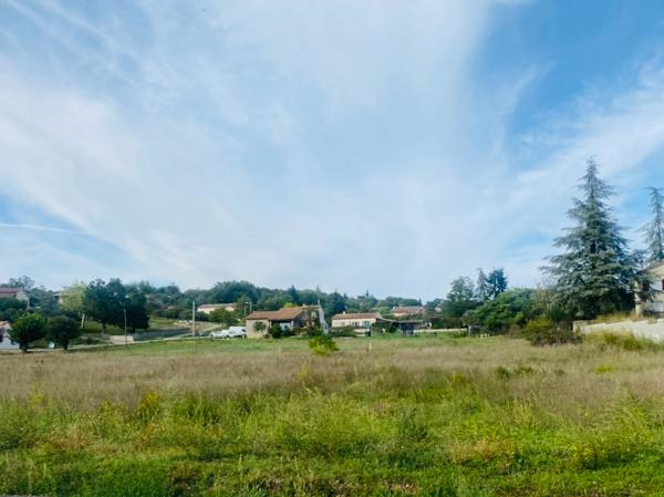 A VENDRE TERRAIN CONSTRUCTIBLE 500 m2  07170 LAVILLEDIEU  PLEIN SUD  CALME VUE