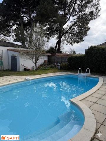 Villa lumineuse avec piscine