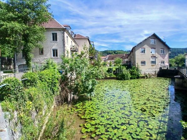 Laissez vous séduire pour ce très bel appartement T5 duplex neuf ( en cours de travaux) idéalement situé au dernier étage aux volumes généreux+ terrasse, très bien plaçé à coté du doubs, pour faire des promenades à pieds ou vélo, jogging etc....et centre-ville, dans un immeuble en cours de restauration.
Imaginez vous....dans cet appartement qui vous propose: une entrée avec porte blindée, votre très belle pièce de vie d'environ 43m2( avec entrée) un accès sur une terrasse, une chambre parentale avec salle d'eau, un grand espace pour cellier ou dressing, un cabinet de toilette.
A l'étage, vous trouvez trois chambres, une salle de bains et cabinet de toilette+ espace dressing.
Votre appartement possède un chauffage en aérothermie+ clim réversible, possible achat parking, des frais de notaire réduit,  surface indiqué utile, honoraires inclus charge vendeurs.
Attention les photos intérieurs et des communs sont d'un appartement vendu en 2022 ( première tranche) et idem pour les photos des communs pour avoir un visuel terminé.
Habitez dans une résidence de caractère!!!
Renseignements et rendez vous du lundi au samedi de 8h à 20 h