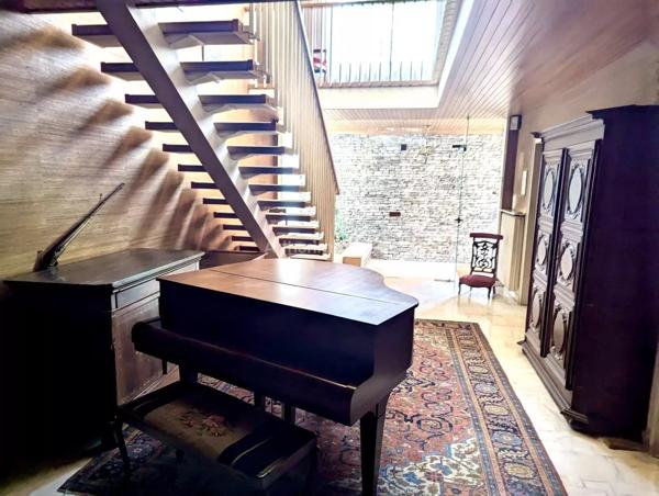 Vente                                                      Maison
                        
                     7 pièces                      318 m2                     à Colmar