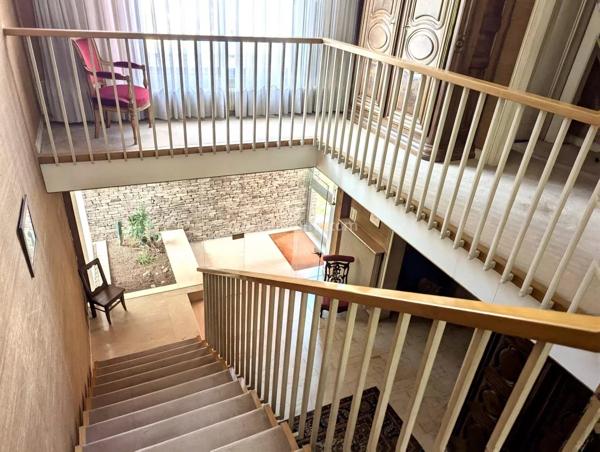 Vente                                                      Maison
                        
                     7 pièces                      318 m2                     à Colmar
