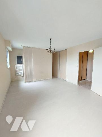  A VENDRE - Rennes (35) Appartement dernier étage T5 en Duplex + terrasse + cave + garage. A vi...