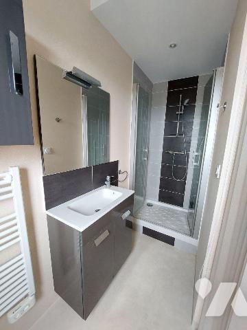  A VENDRE - Rennes (35) Appartement dernier étage T5 en Duplex + terrasse + cave + garage. A vi...