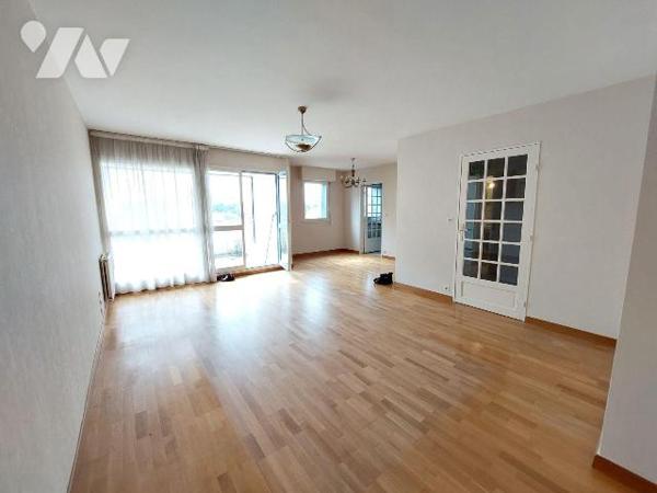  A VENDRE - Rennes (35) Appartement dernier étage T5 en Duplex + terrasse + cave + garage. A vi...
