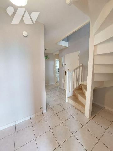  A VENDRE - Rennes (35) Appartement dernier étage T5 en Duplex + terrasse + cave + garage. A vi...