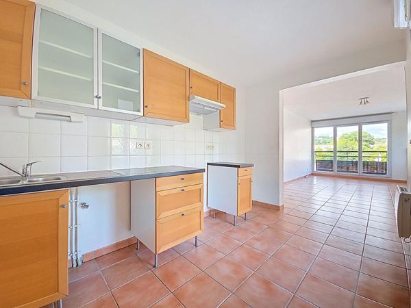 Bel appartement 3 pièces de 65m² situé au 2ème étage avec ascenseur d'une résidence sécurisée idéalement située au centre-ville de Castanet-Tolosan